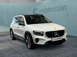 Weiß Gebraucht 2024 Mercedes GLB220 Night SUV | 50.540 € (Etwas zu teuer)