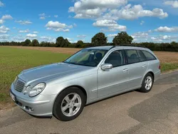 Silber Gebraucht 2006 Mercedes 220 Kombi | 2.995 €