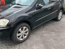 Schwarz Gebraucht 2006 Mercedes 320 SUV | 3.999 €