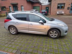 Silber Gebraucht 2012 Peugeot 207 Family Kombi | 3.300 €
