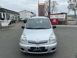 Grau Gebraucht 2003 Toyota Yaris Sol Kombi | 2.450 € (Guter Preis)