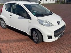 Weiß Gebraucht 2009 Peugeot 107 Kleinwagen | 1.700 € (Fairer Preis)