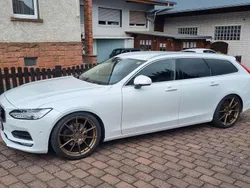 Crystal white / metallic Gebraucht 2016 Volvo V90 Momentum Kombi | 23.000 € (Etwas zu teuer)