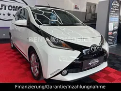 Weiß Gebraucht 2015 Toyota Aygo X-wave Kleinwagen | 7.999 € (Fairer Preis)