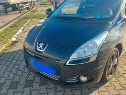 Grau Gebraucht 2010 Peugeot 5008 Van / Kleinbus | 4.500 € (Fairer Preis)
