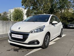 Weiß Gebraucht 2017 Peugeot 208 Active Kleinwagen | 8.880 € (Fairer Preis)
