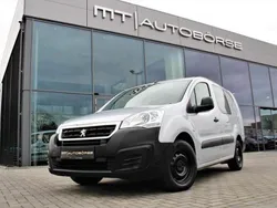 Grau Gebraucht 2017 Peugeot Partner S Van / Kleinbus | 9.900 € (Teuer)