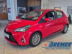 Vulcanorot Gebraucht 2017 Toyota Yaris Hybrid Comfort Limousine | 14.450 € (Fairer Preis)