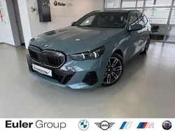 Gruen Gebraucht 2024 BMW 520 Performance Kombi | 51.390 € (Guter Preis)
