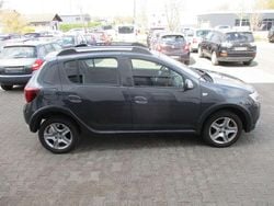 Grau Gebraucht 2017 Dacia Sandero Stepway Kleinwagen | 6.650 € (Superpreis)