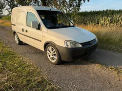 Weiß Gebraucht 2010 Opel Combo Van / Kleinbus | 2.250 € (Fairer Preis)