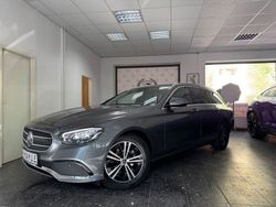 Grau Gebraucht 2023 Mercedes E200 Avantgarde Limousine | 35.999 € (Guter Preis)