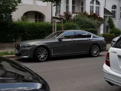 BMW 750