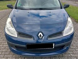 Blau Gebraucht 2006 Renault Clio II Kleinwagen | 1.299 € (Fairer Preis)