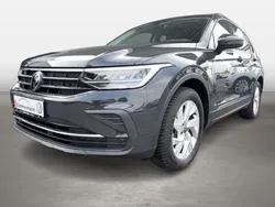 Grau Gebraucht 2024 VW Tiguan Life SUV | 29.989 € (Guter Preis)