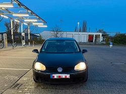 Schwarz Gebraucht 2004 VW Golf V Kleinwagen | 2.200 € (Fairer Preis)