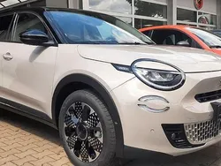 Blau Neu 2024 Fiat 600 La Prima SUV | 32.940 € (Etwas zu teuer)