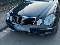 Schwarz Gebraucht 2003 Mercedes E220 Limousine | 2.500 €