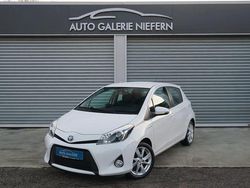 Weiß Gebraucht 2014 Toyota Yaris Hybrid Club Limousine | 9.970 € (Fairer Preis)