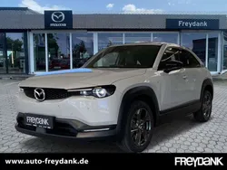 Ceramic white Gebraucht 2023 Mazda MX30 Ad'Vantage SUV | 23.490 € (Teuer)