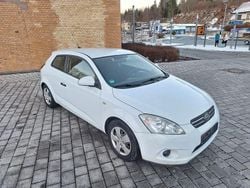 Weiß Gebraucht 2008 Kia Ceed Kleinwagen | 2.999 € (Guter Preis)