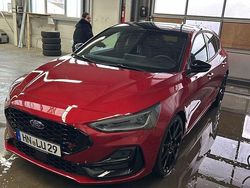 Rot Gebraucht 2024 Ford Focus ST Limousine | 31.800 € (Guter Preis)