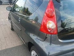 Grau Gebraucht 2008 Peugeot 107 Kleinwagen | 2.900 € (Fairer Preis)