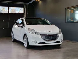 Weiß Gebraucht 2012 Peugeot 208 Allure Kleinwagen | 6.950 € (Fairer Preis)