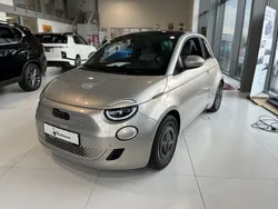 Andere Gebraucht 2025 Fiat 500e Kleinwagen | 37.980 €