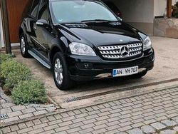 Schwarz Gebraucht 2006 Mercedes ML320 SUV | 13.999 €