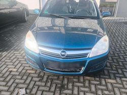 Grün Gebraucht 2007 Opel Astra Kombi | 2.000 € (Fairer Preis)