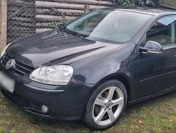 Schwarz Gebraucht 2006 VW Golf V Limousine | 2.500 € (Fairer Preis)