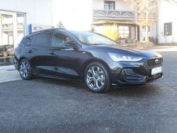 Obsidianschwarz metallic Gebraucht 2024 Ford Focus ST-Line Kombi | 21.990 € (Fairer Preis)