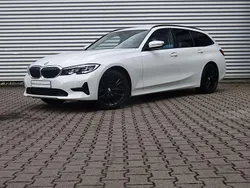 Alpinweiss uni Gebraucht 2022 BMW 318 Advantage Kombi | 26.299 € (Fairer Preis)