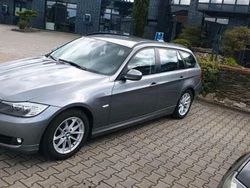 Grau Gebraucht 2012 BMW 318 Kombi | 3.900 € (Superpreis)