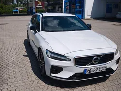 Weiß Gebraucht 2019 Volvo V60 R-Design Kombi | 22.900 € (Teuer)