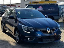 Blau Gebraucht 2018 Renault Mégane IV Limousine | 10.990 € (Fairer Preis)