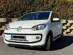 Weiß Gebraucht 2016 VW up! CLUB Kleinwagen | 6.000 € (Guter Preis)