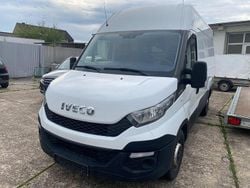Weiß Gebraucht 2016 Iveco Daily Limousine | 13.500 € (Guter Preis)