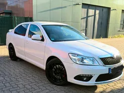 Weiß Gebraucht 2011 Skoda Octavia vRS Limousine | 5.999 € (Fairer Preis)