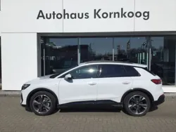 Gletscherweiß metallic (metallic) Gebraucht 2023 Audi e-tron S-Line SUV | 33.990 € (Guter Preis)