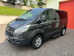 Grau Gebraucht 2015 Ford Tourneo Van / Kleinbus | 20.499 € (Fairer Preis)