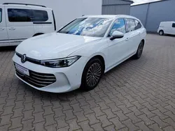 Weiss Gebraucht 2024 VW Passat Kombi | 38.890 € (Fairer Preis)