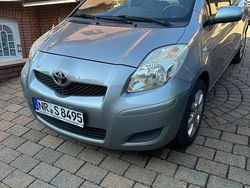 Grau Gebraucht 2009 Toyota Yaris Limousine | 3.000 € (Fairer Preis)