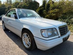 Weiß Gebraucht 1994 Mercedes E200 Cabrio | 18.999 €
