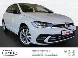 Weiß (pure white deep black perleffekt) Gebraucht 2022 VW Polo Style Limousine | 19.848 € (Fairer Preis)