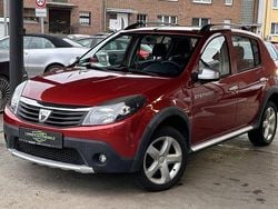 Rot Gebraucht 2012 Dacia Sandero Stepway Limousine | 2.990 €