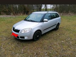 Silber Gebraucht 2008 Skoda Fabia Kleinwagen | 3.000 € (Etwas zu teuer)