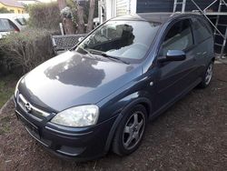 Grau Gebraucht 2006 Opel Corsa Limousine | 850 € (Fairer Preis)