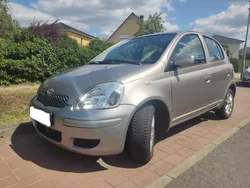 Grau Gebraucht 2003 Toyota Yaris Kleinwagen | 2.190 € (Guter Preis)
